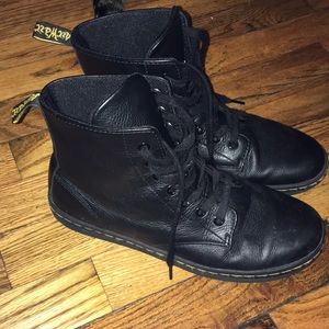 Doc Martins Air wave combat boots